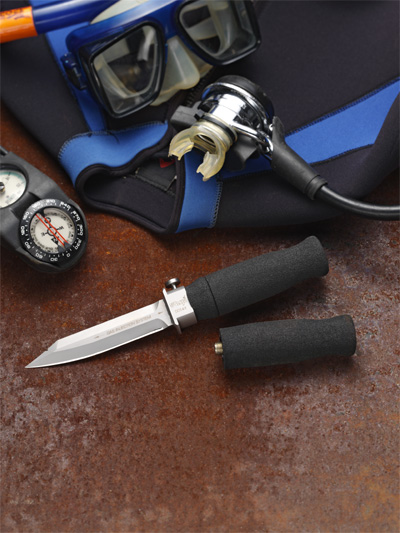 The Wasp Injector Knife with second gas cartridge pre-loaded into second knife handle.